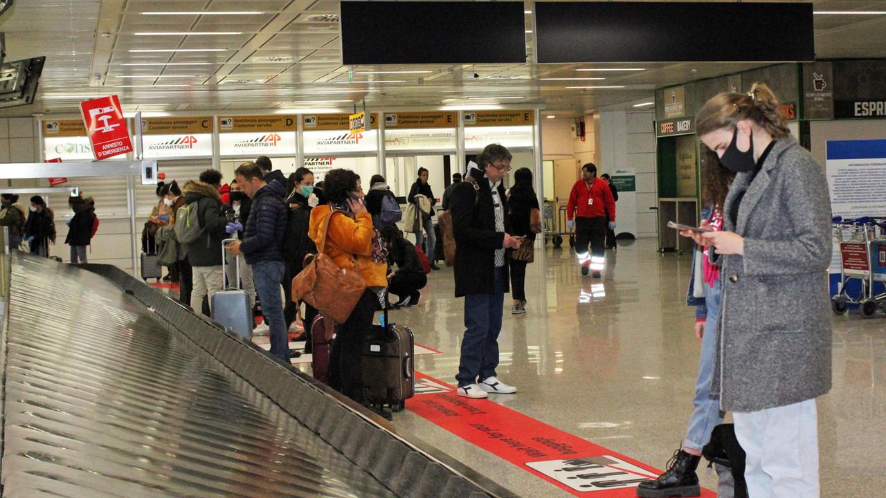 Centinaia di studenti modenesi bloccati all’estero «Siamo in contatto, ma decide il governo»