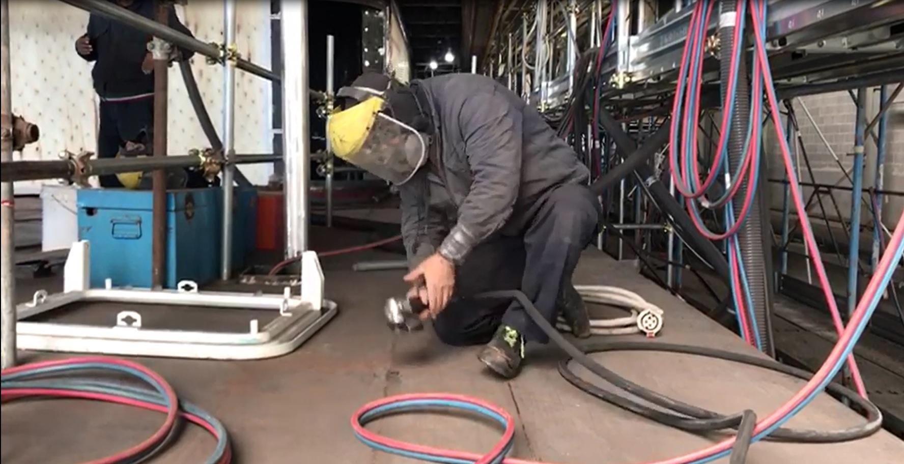 Azimut rallenta il cantiere: tanti operai restano a casa 