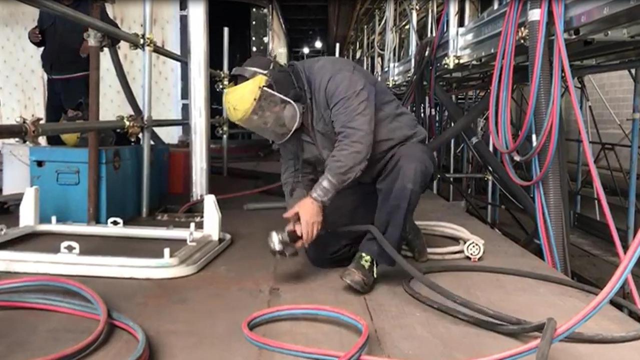 Azimut rallenta il cantiere: tanti operai restano a casa