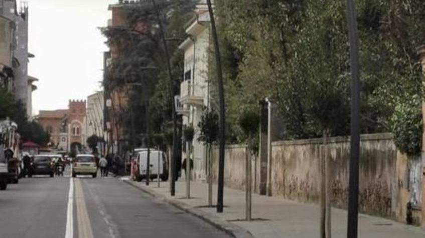 Via Benedetto Croce durante i lavori di sistemazione del nuovo marciapiede