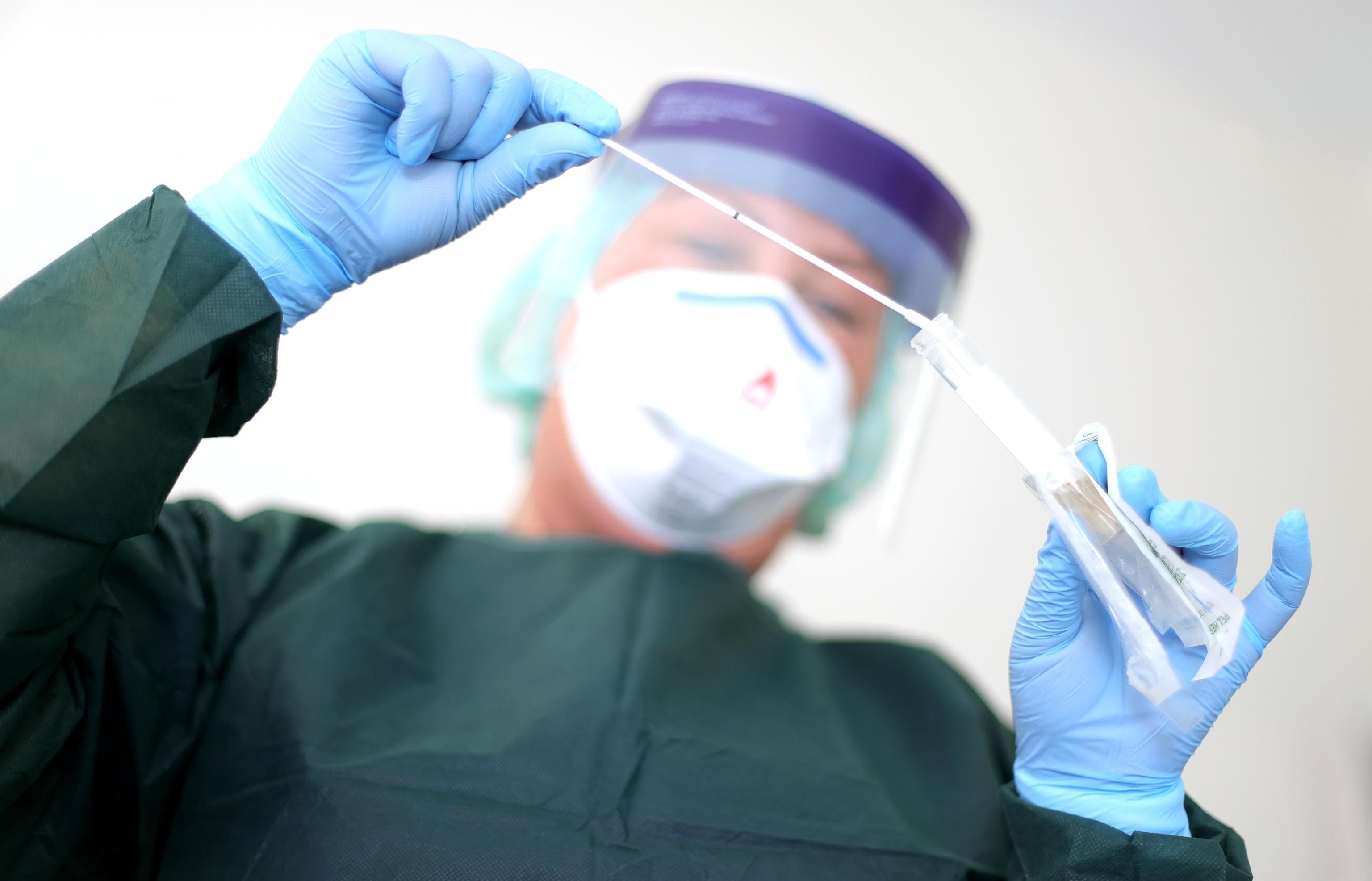 Coronavirus, screening  di massa in Toscana: l'annuncio del governatore Rossi 