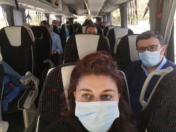 Il bus della Lega scatena i veleni nel centrodestra. FdI: "Ceccardi fa la tour operator" 