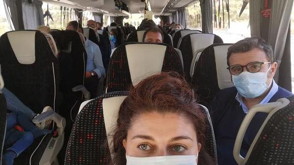 Il bus della Lega scatena i veleni nel centrodestra. FdI: "Ceccardi fa la tour operator"