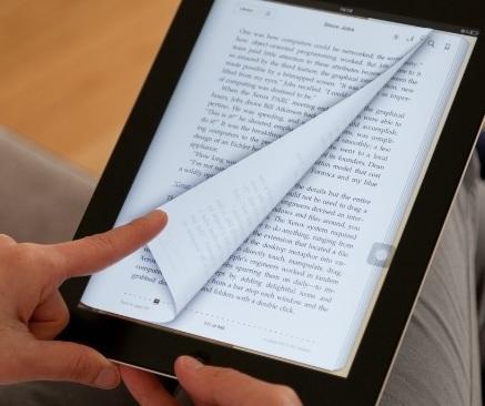 Ebook con i titoli infiniti della biblioteca online e un libro ci aiuta ad evadere dall “isolamento”