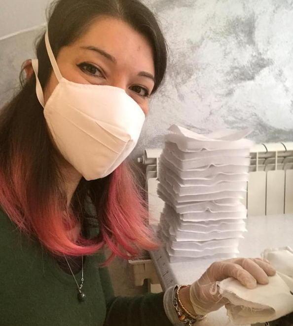 Un laboratorio fai da te per produrre mascherine 