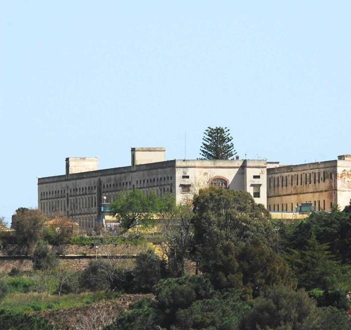 Detenuto si toglie la vitanel carcere di Porto Azzurro 
