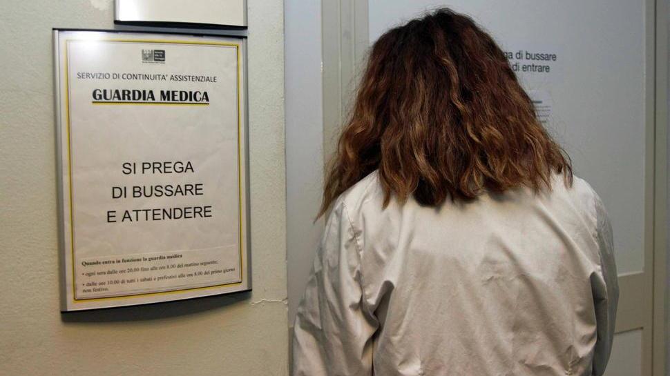 Sessanta giovani medici in servizio per visitare a casa i pazienti positivi