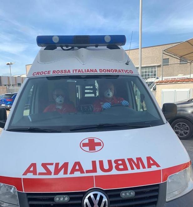 Dieci in quarantena e il sindaco annuncia «Basta, chiudo tutto» 