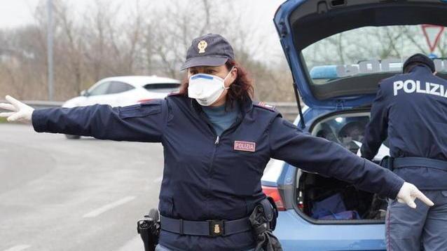 Va in giro senza motivo, ricercato scoperto dopo i controlli: in cella