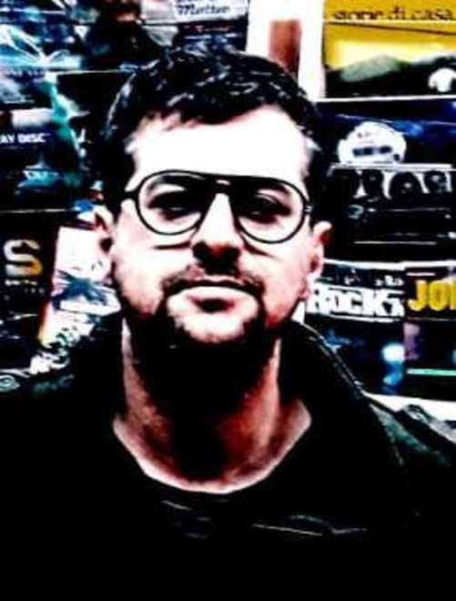 L’ultimo edicolante: «Adesso anche la banca vende libri scontati...»