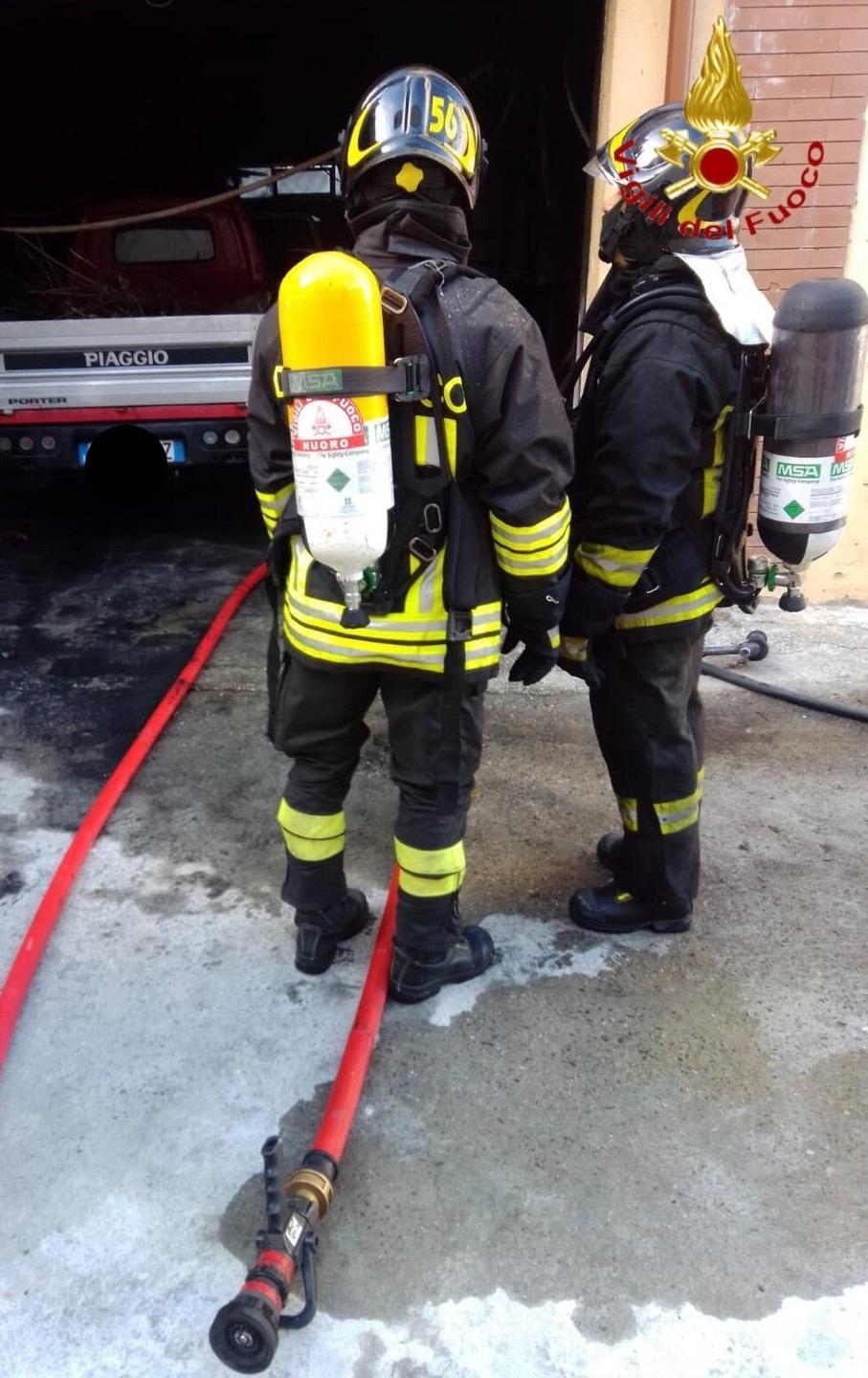 Fiamme in un garage del Comune 