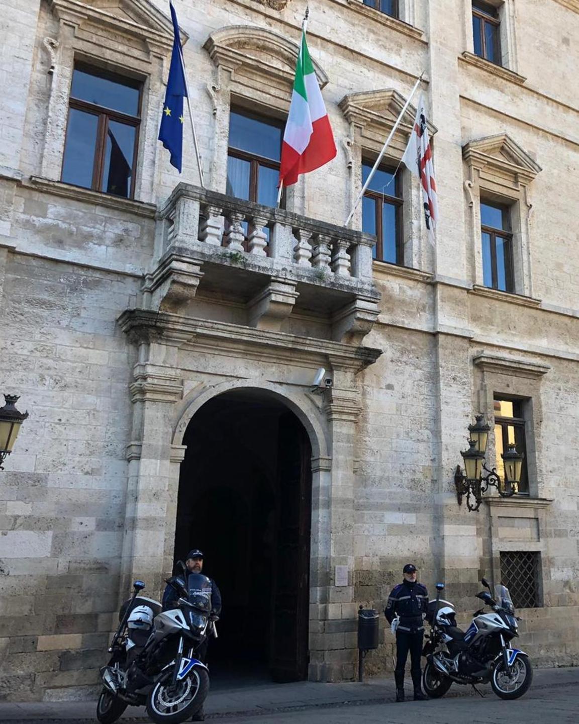 Il Pd: «Stop al pagamento dei tributi» 