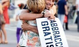  «I nostri abbracci gratis quando tutto sarà finito» 