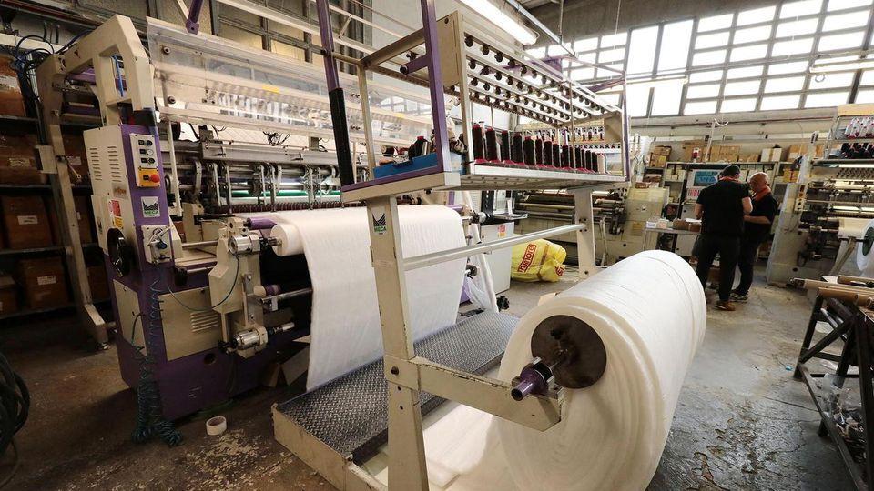 Impiegati e commerciali per le aziende tessili