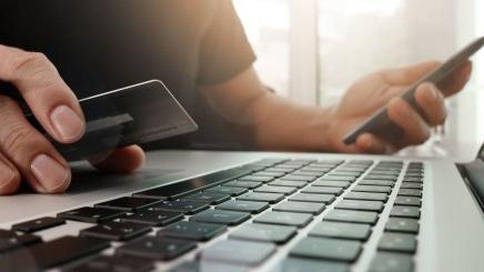 Compra due cellulari online ma è solo una truffa