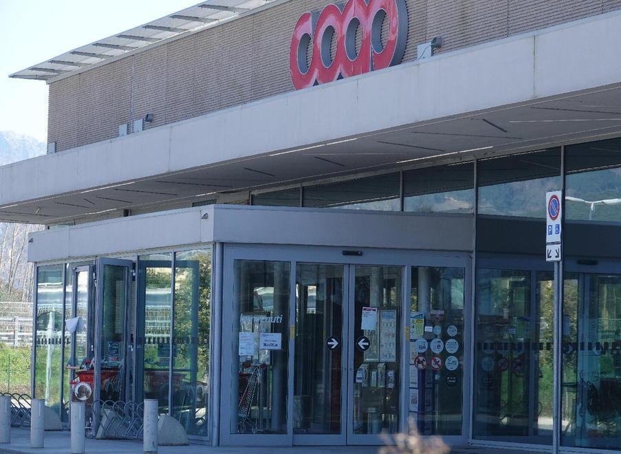 Ci vorranno settimane per riaprire la Coop sulla via Emilia