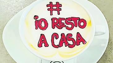 Il bar è chiuso ma vive sulla chat «Non potevo lasciar soli i clienti»