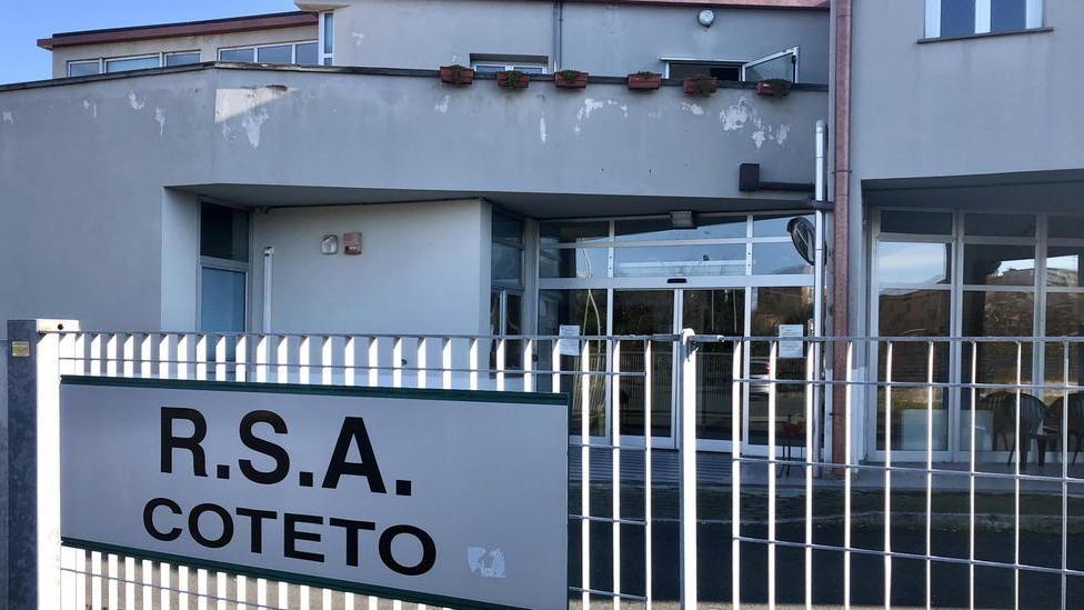 «Costrette a gestire 15 pazienti per 7 ore con il solito camicino di finta carta»