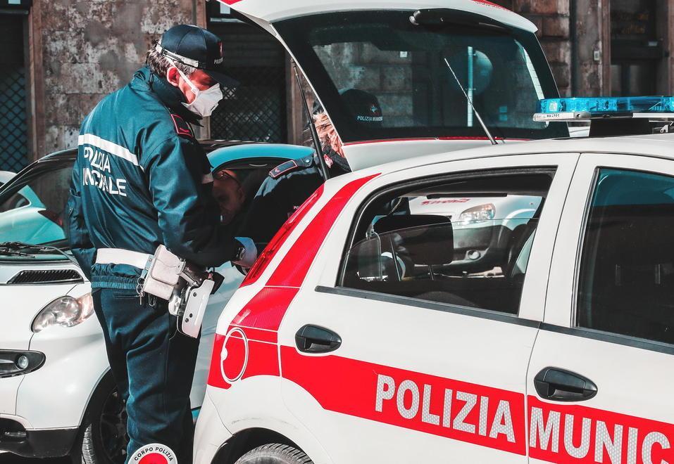 Uscire per acquistare il giornale: si può fare