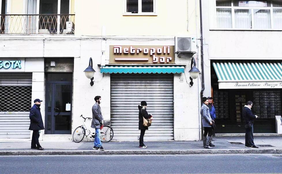 La foto di Laura Lezza porta la fila in via Marradi in giro per tutto il mondo 