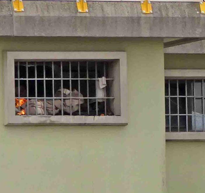 Carcere, danni ingenti Distrutti cancelli e porte