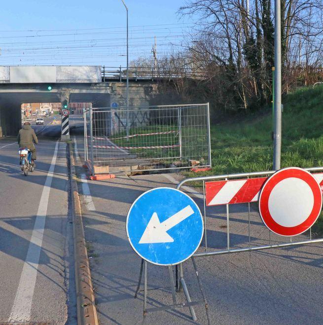 Avanzano i lavori del gas Ciclabile ora inagibile