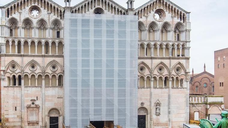 La Cattedrale, concentrato d’arte. Fu consacrata prima nel 1135 e poi dopo la rissa di Santo Stefano