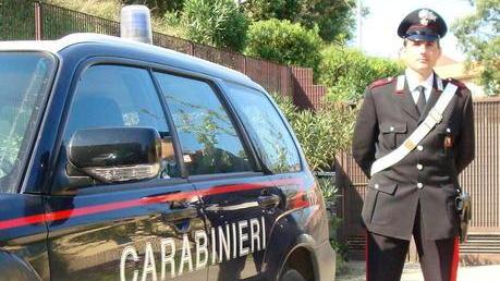 Le promette lavoro invece la sequestra e la violenta, 39enne in carcere