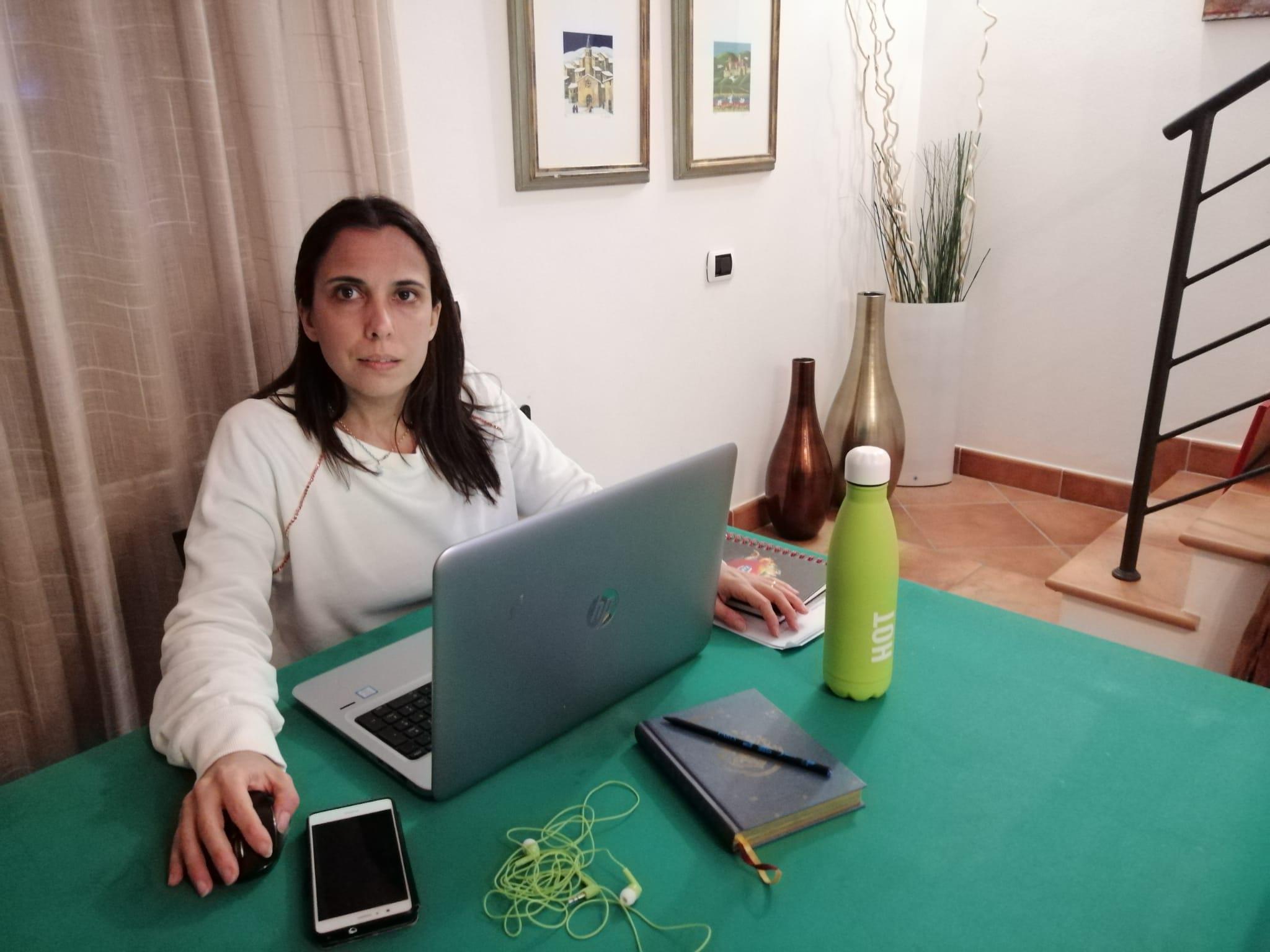 Elena, il decalogo della mamma in smart working