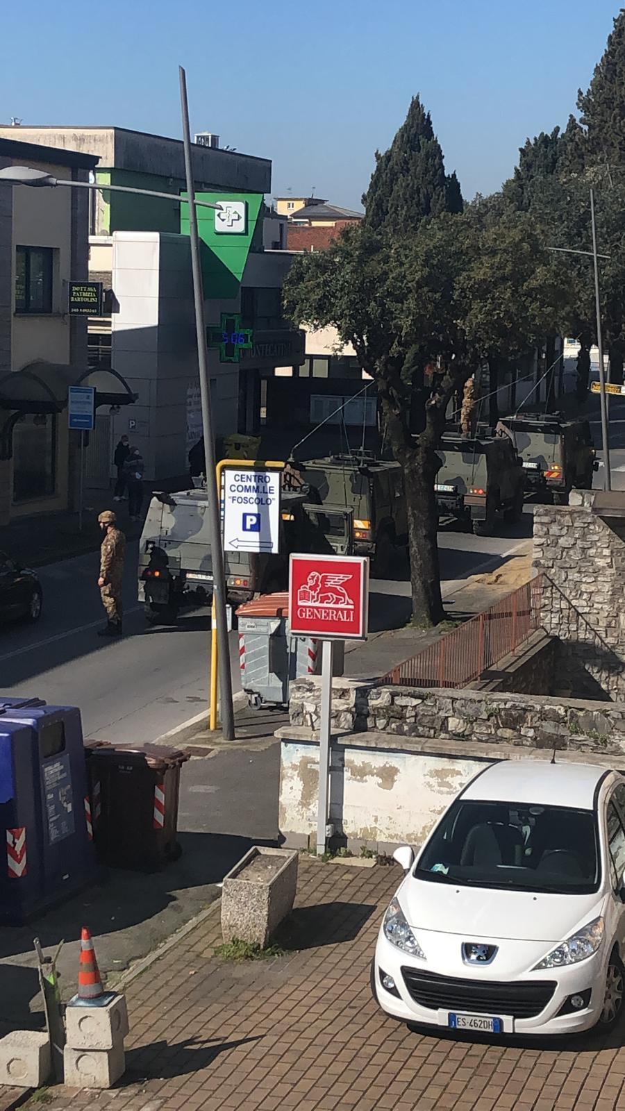 Mezzi militari per le strade. Il sindaco: "Un'esercitazione" 