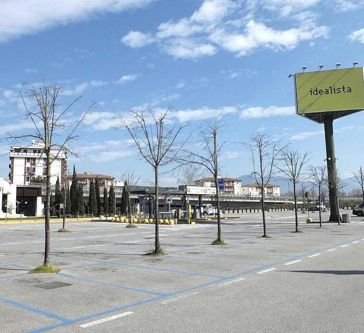 Il parcheggio principale dello scalo completamente vuoto (foto Fabio Muzzi)