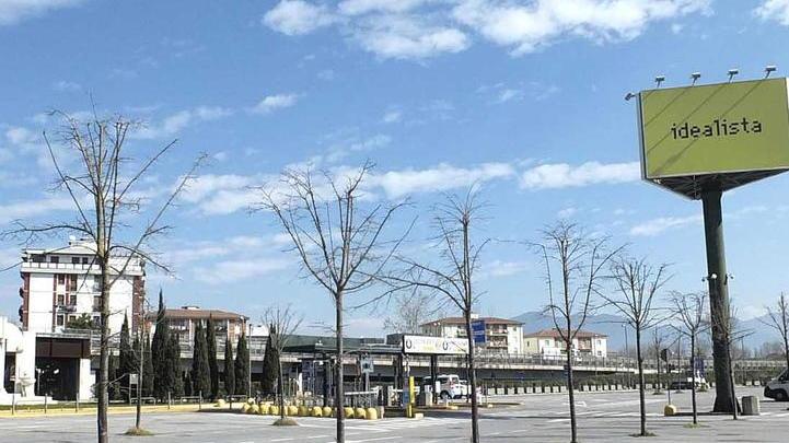 Il parcheggio principale dello scalo completamente vuoto (foto Fabio Muzzi)
