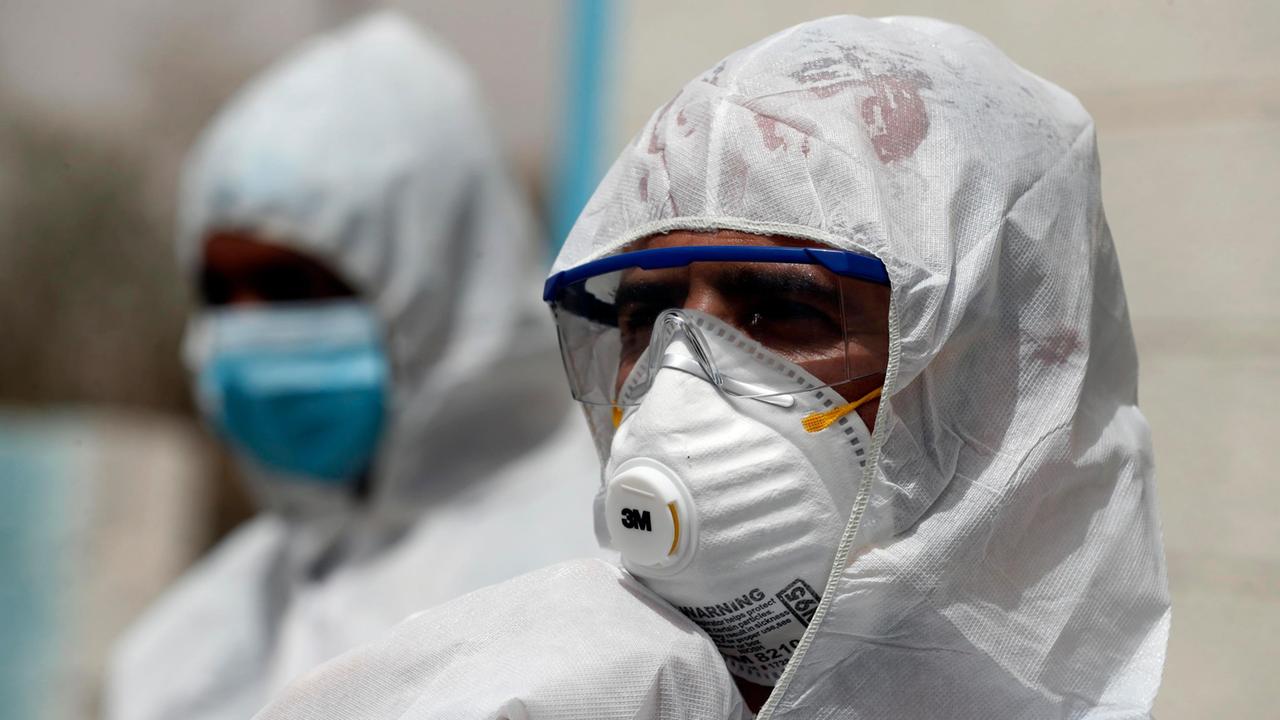 Coronavirus, artigiane sarde al lavoro per produrre 20mila mascherine