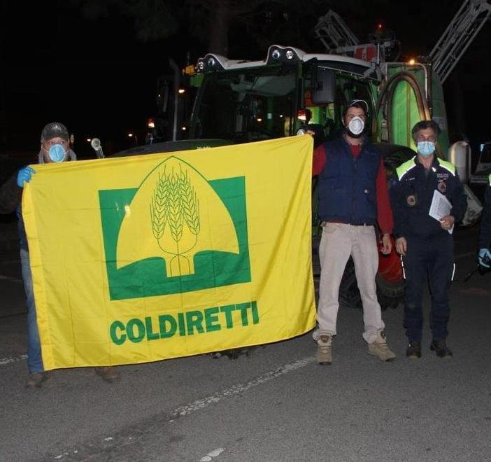 Coldiretti con i suoi trattori disponibilie alla sanificazione 