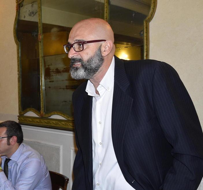 «Camere di hotel e appartamenti per far riposare il personale»