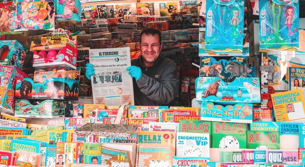 L’edicola come punto di riferimento: «Giornale e due parole contro l’ansia coronavirus» 