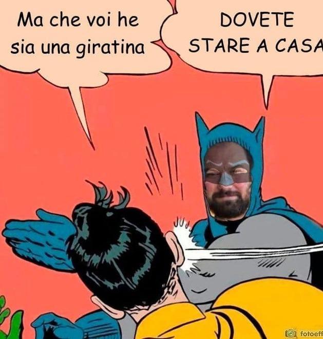 Il sindaco “Batman”«Dovete stare a casa»
