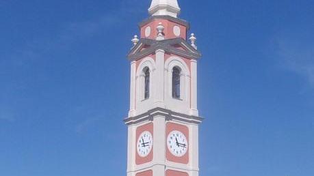 Il campanile ritorna a splendere Sospeso il cantiere della chiesa