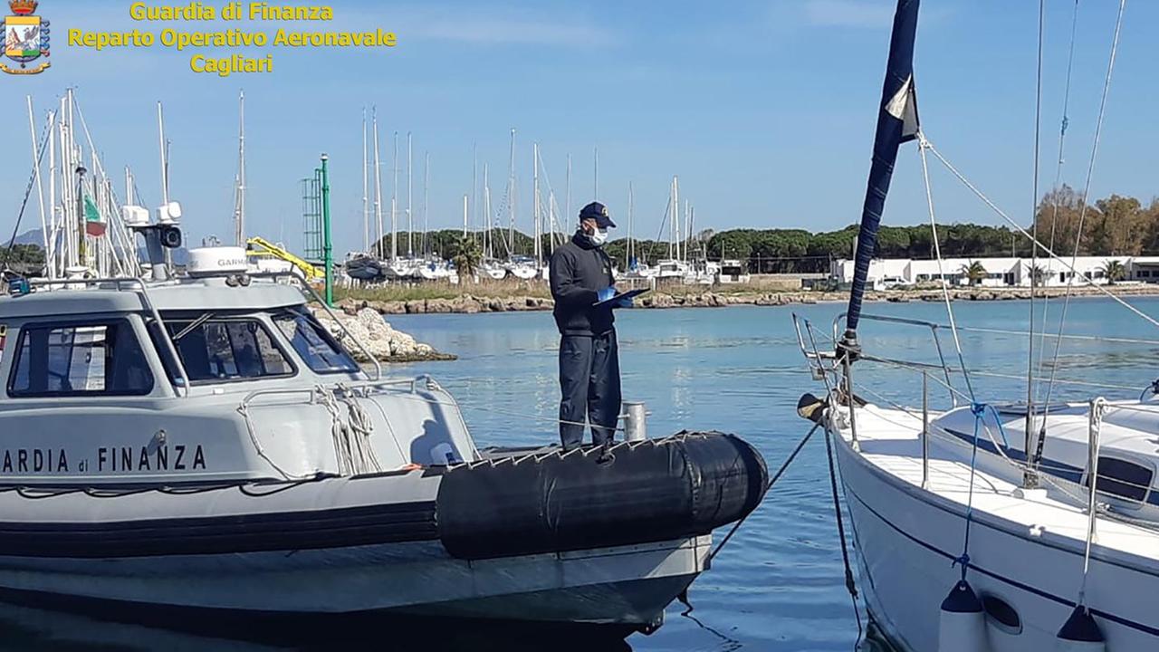 Arriva abusivamente da Lodi e fugge in barca da Stintino: bloccato a Castelsardo