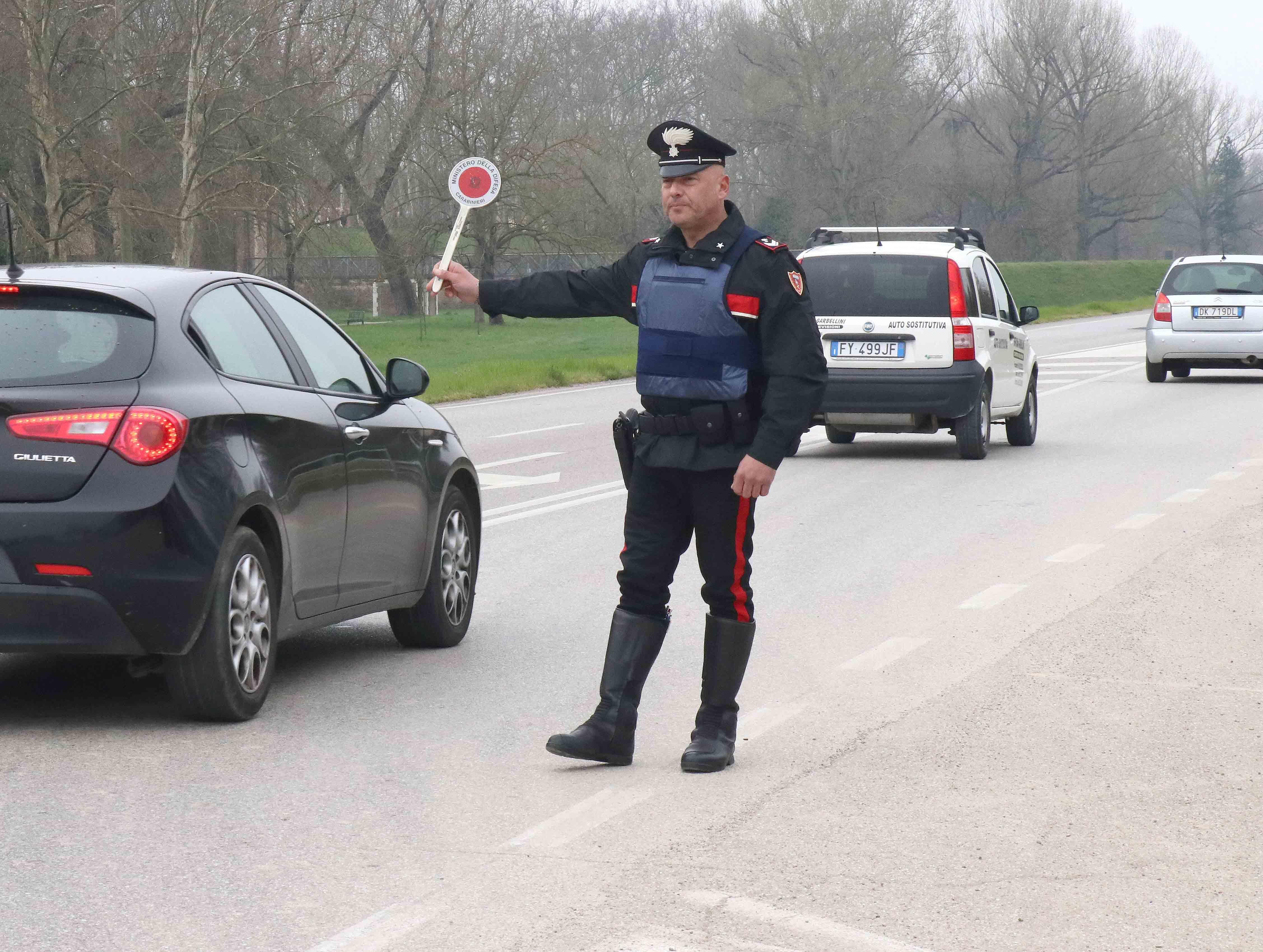 Da Ferrara ai Lidi per una grigliata: nei guai dodici 18enni 