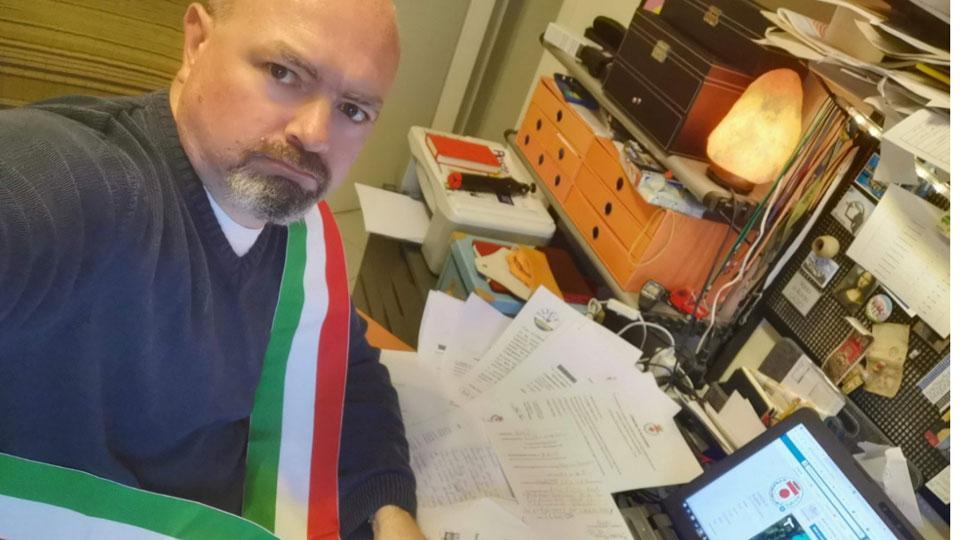 Gabriele Buggiani in versione sindaco di Bugliano