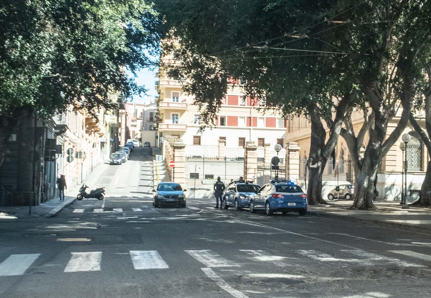 Cagliari, furbetti a spasso, a fumare o a bere birra: piovono le denunce