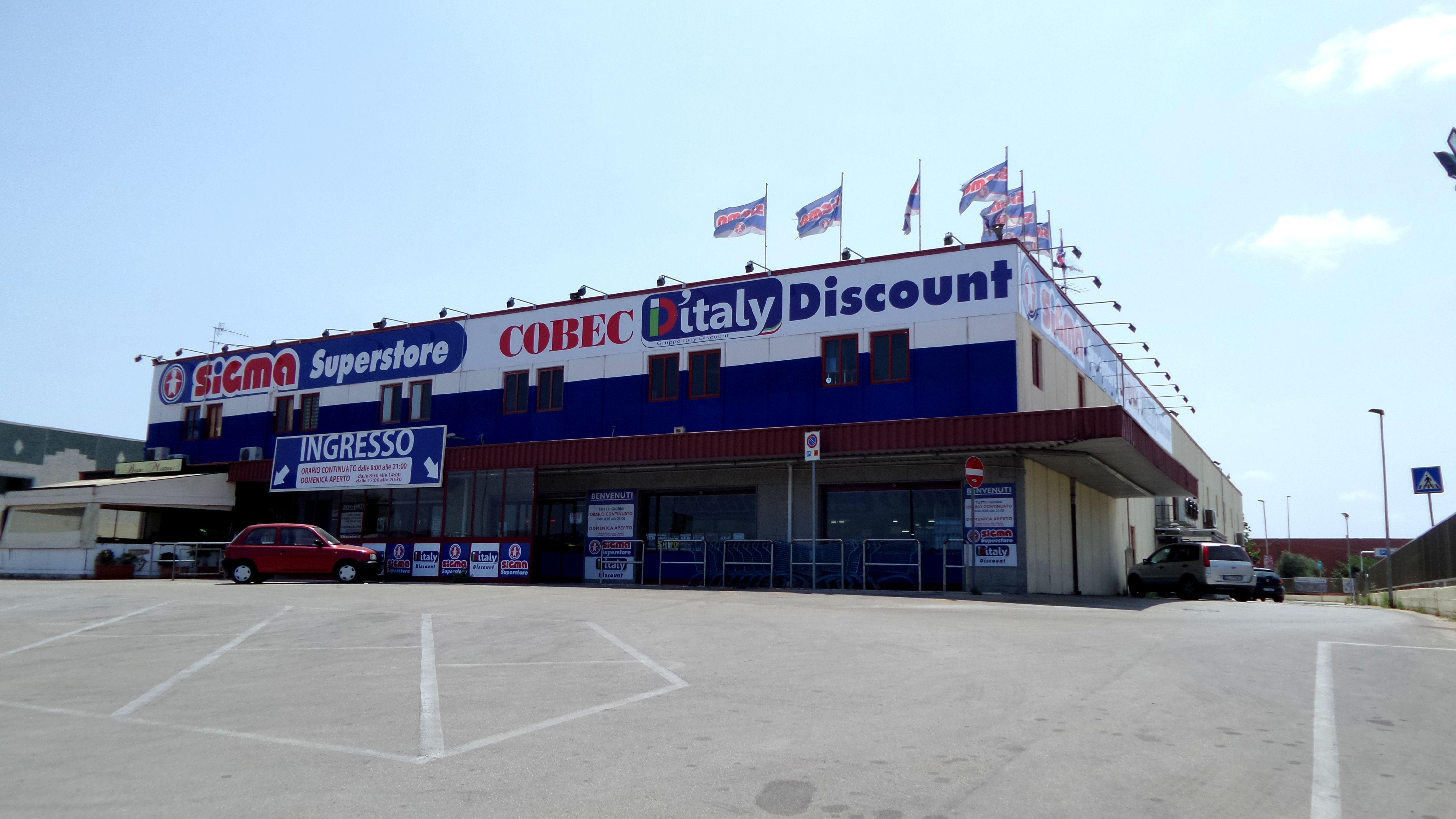 Coronavirus, anche a Sassari negozi chiusi la domenica