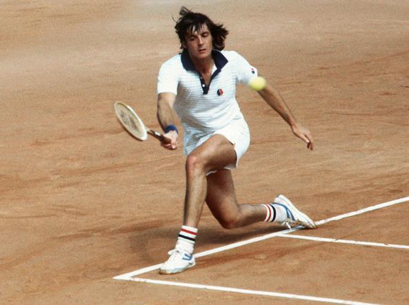 Coronavirus, stop al tennis fino a giugno. Panatta: "La salute conta di più" 