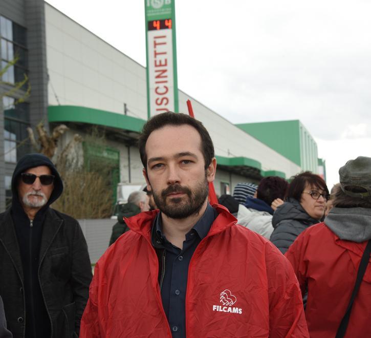 Lunghe code e picchi di lavoro: «Supermercati sotto stress» 
