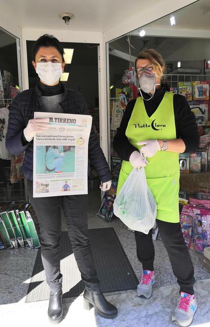 Il giornale e la spesa portati fino a casa «Così tuteliamoi clienti più anziani» 