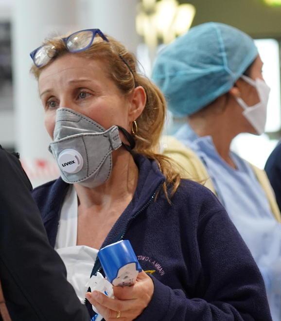 Medico e infermiere in rianimazione 