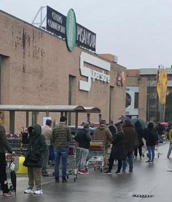 Contagiato un addetto del reparto frutta e verdura