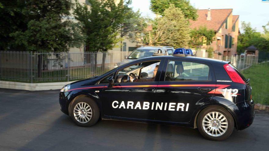 Vende cocaina a un cliente nella piazza centrale: arrestato