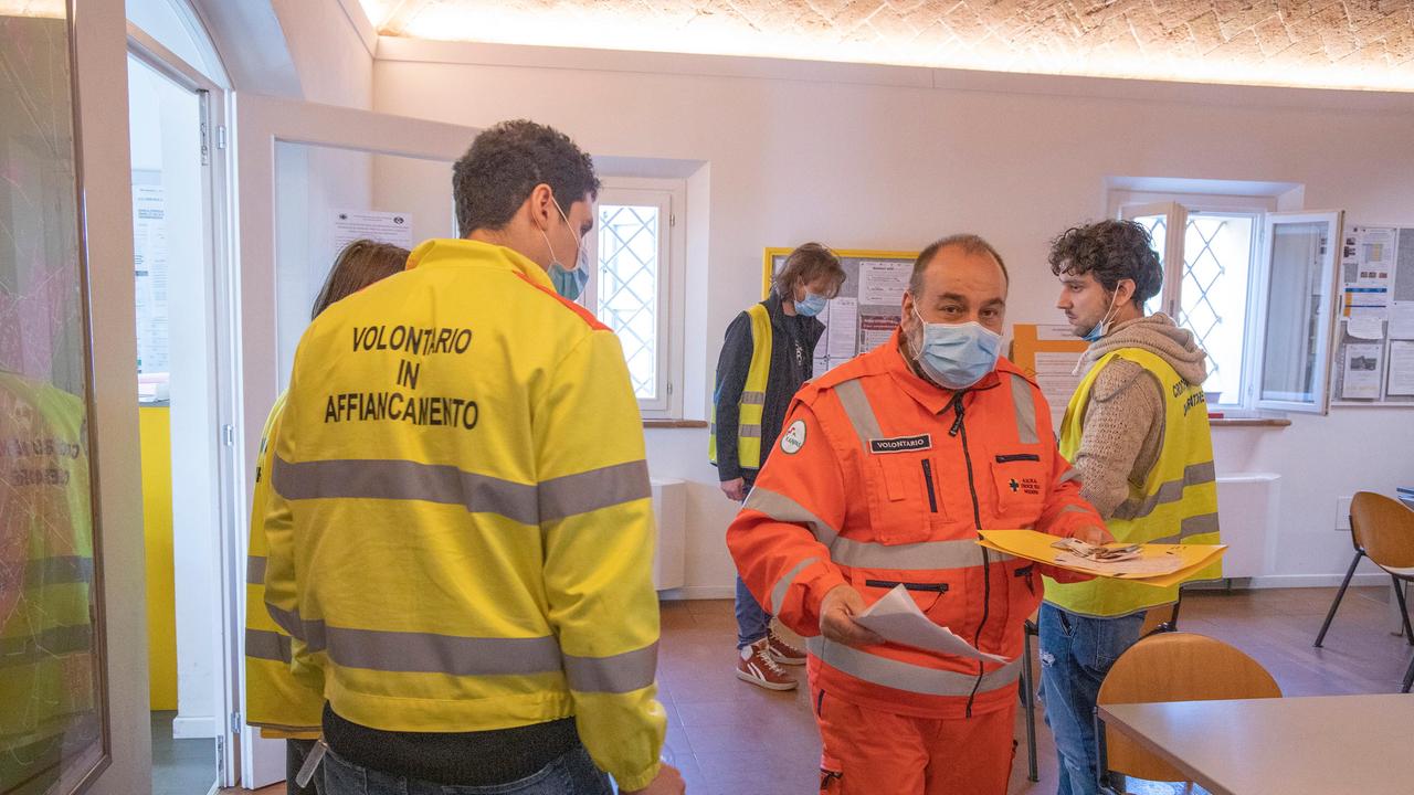Modena. Cibo, farmaci, trasporti L’emergenza non ferma gli angeli della Croce Blu